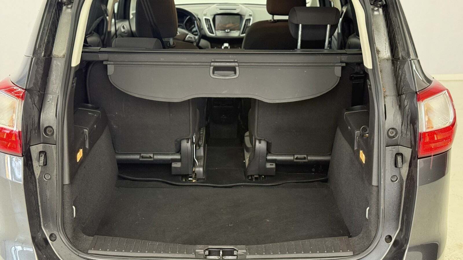 Grå Ford Grand C-Max fra 2018