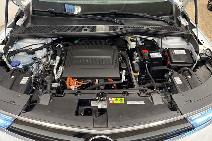 Hvid Opel Mokka-e fra 2024