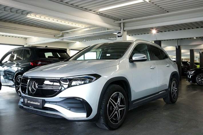Sølv Mercedes EQA350 fra 2023 set udefra