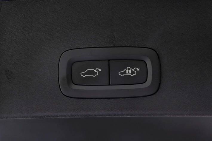 Hvid Volvo EX40 fra 2024