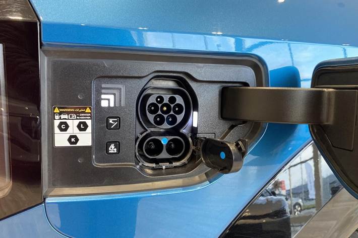 Blå Kia EV9 fra 2025 set udefra