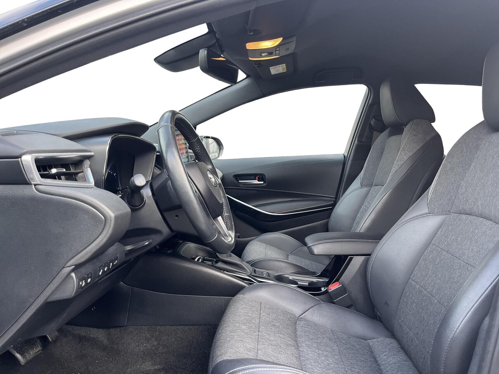 Toyota Corolla 1,8 Touring Sports Hybrid Active Premium E-CVT 122HK Stc Trinl. Gear