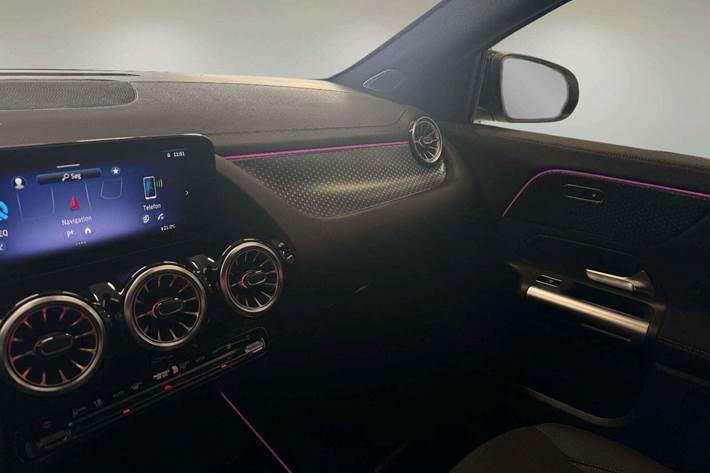 Hvid Mercedes EQA250+ fra 2024