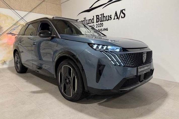 Blå Peugeot e-5008 fra 2025