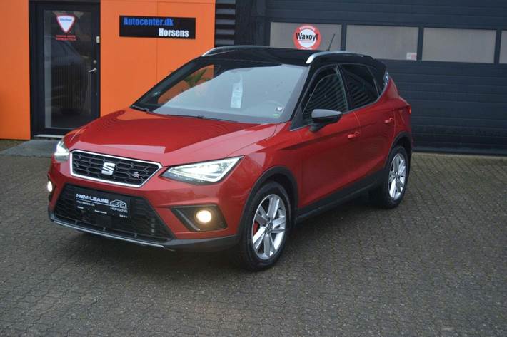 Grå Seat Arona fra 2019 set udefra