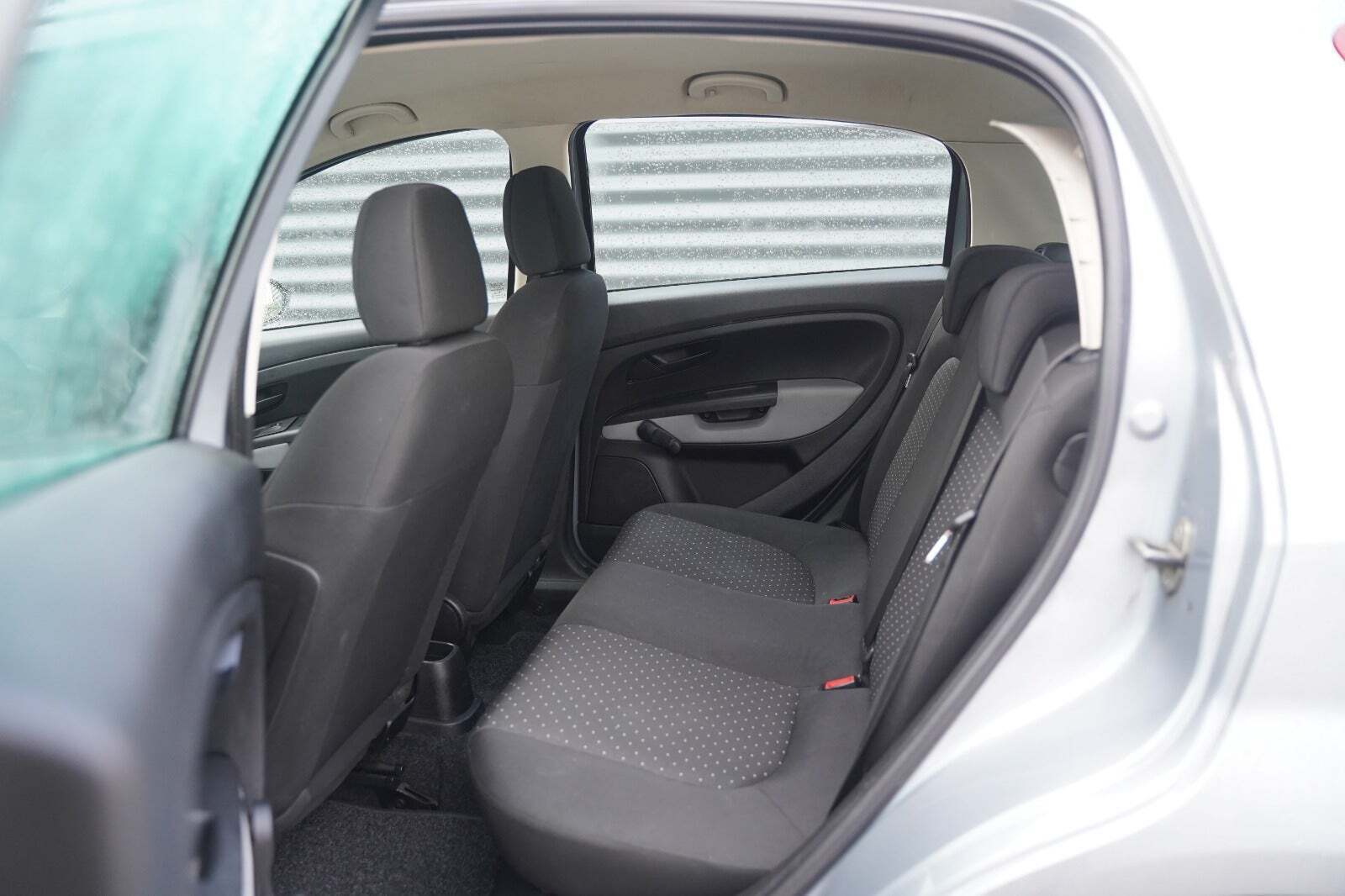 Grå Fiat Grande Punto fra 2006