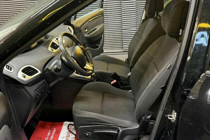 undefined Renault Grand Scenic III fra 2010 set indefra