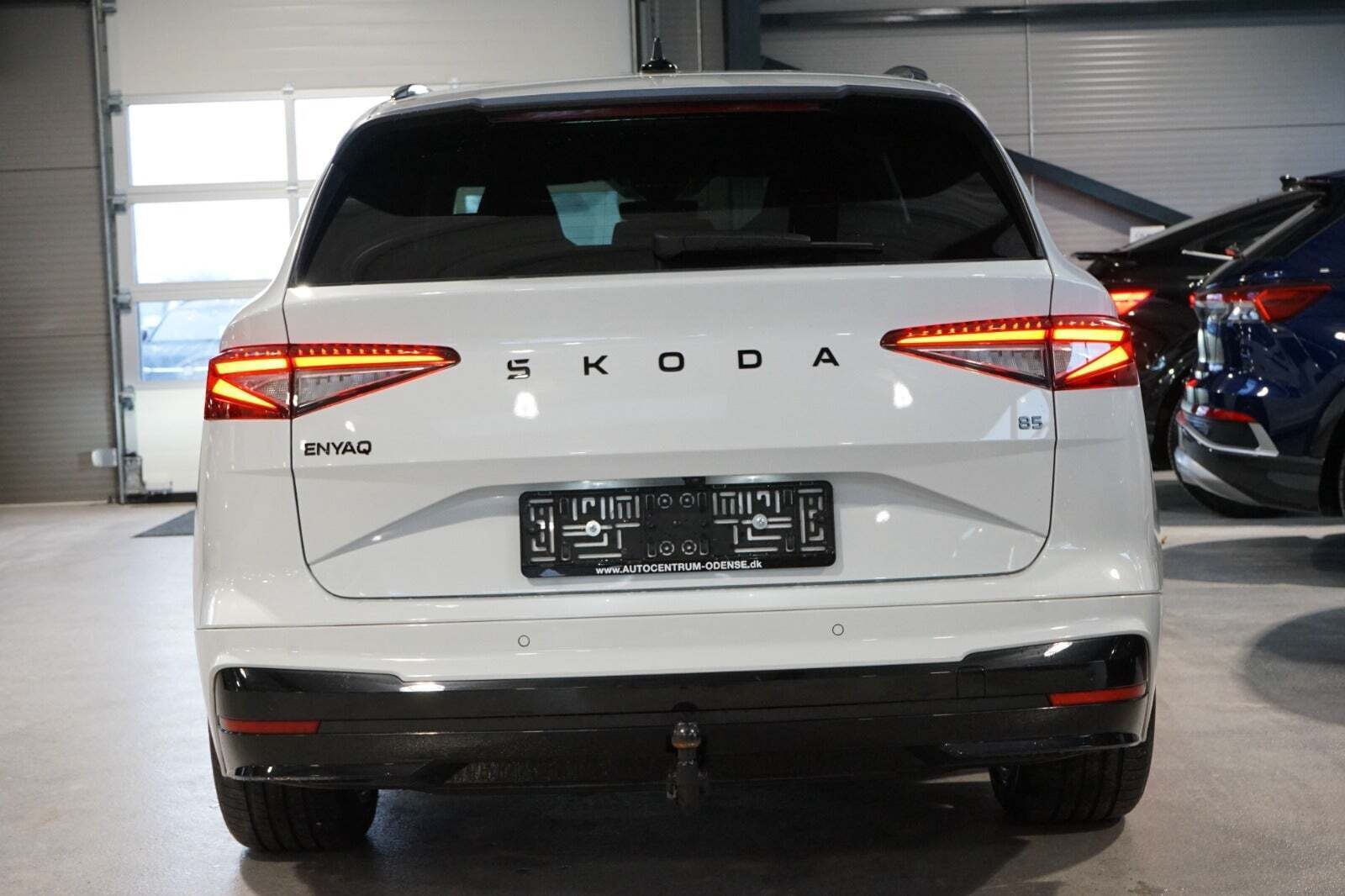 Hvid Skoda Enyaq fra 2025