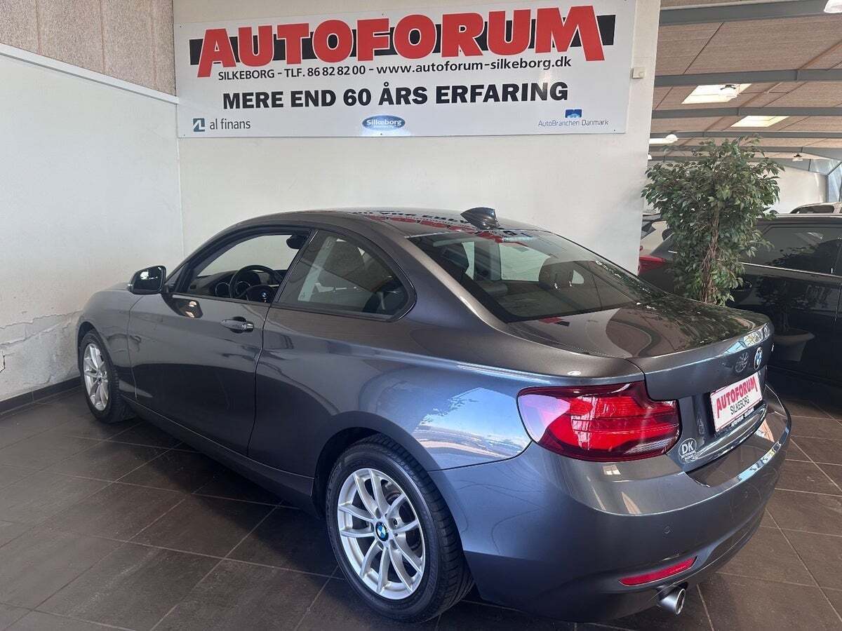 Grå BMW 218i fra 2019