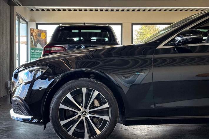 Sort Mercedes E300 de fra 2021