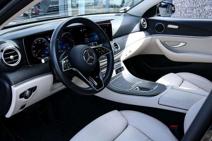 Sort Mercedes E300 de fra 2021