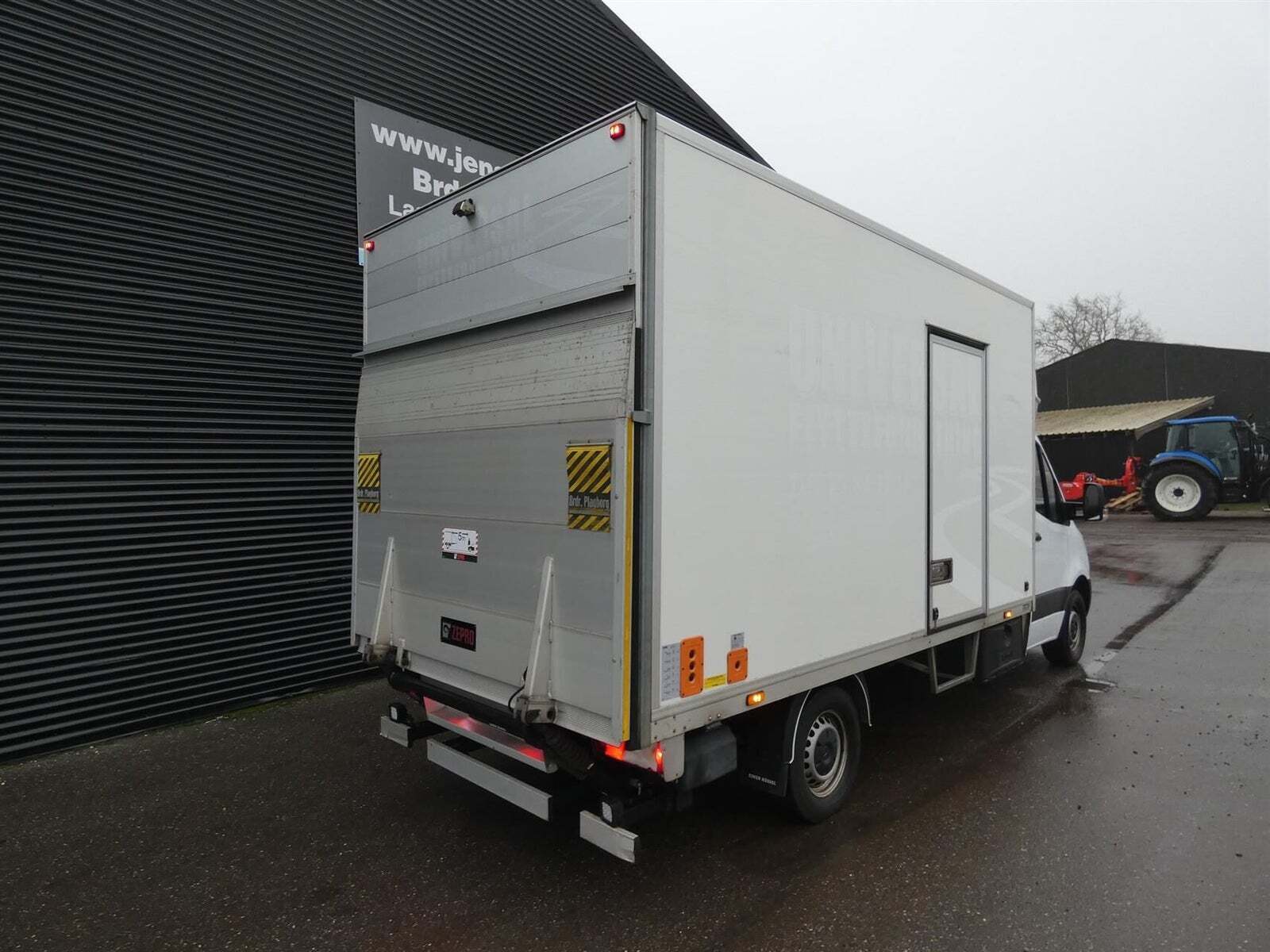 Mercedes Sprinter 317 2,0 CDi Alukasse m/lift aut. RWD