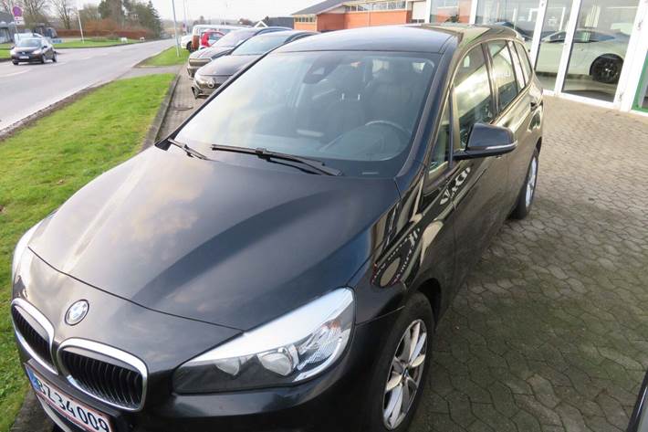 Sort BMW 218d fra 2017
