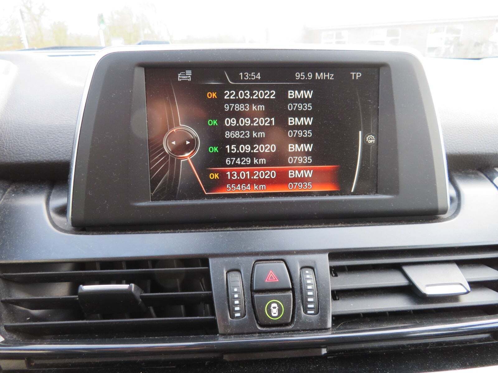 Sort BMW 218d fra 2017