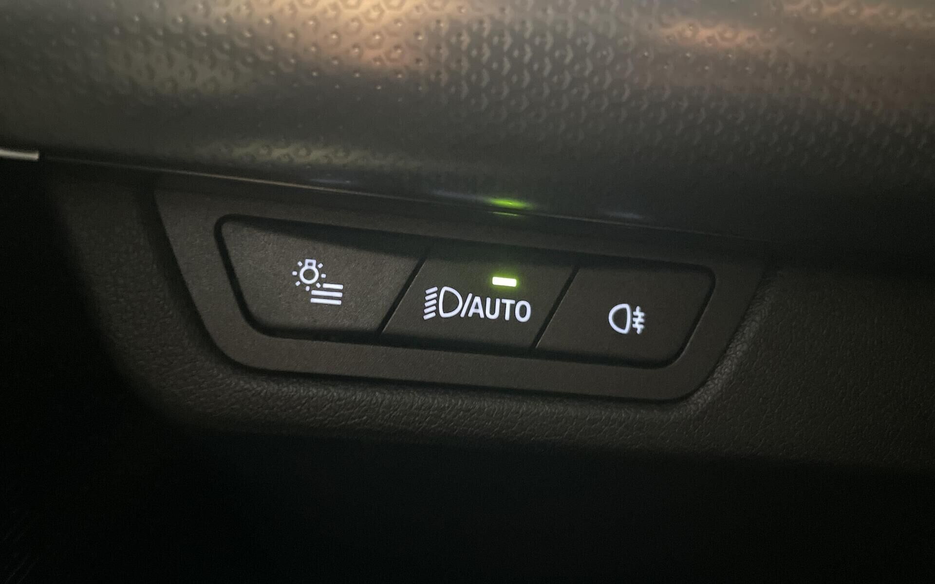 Blå BMW iX1 fra 2025