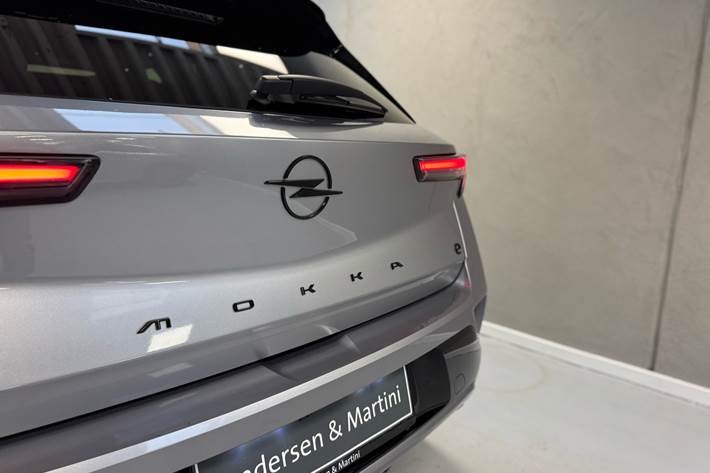 Grå Opel Mokka-e fra 2024