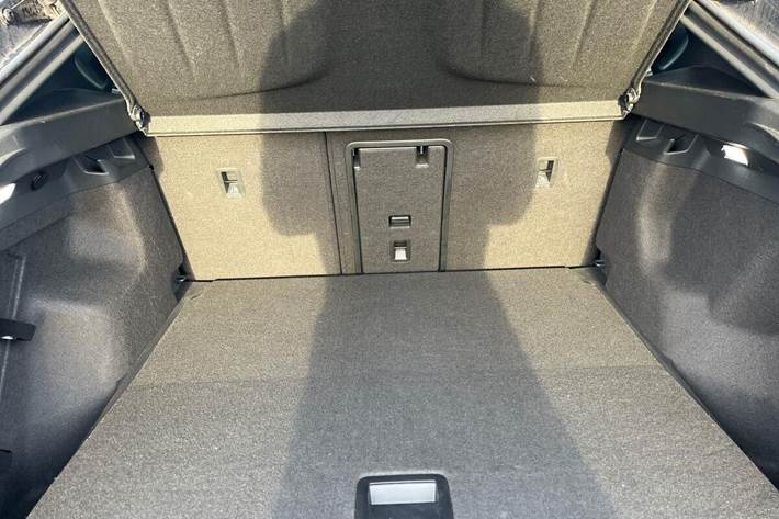 Blå Cupra Tavascan fra 2024