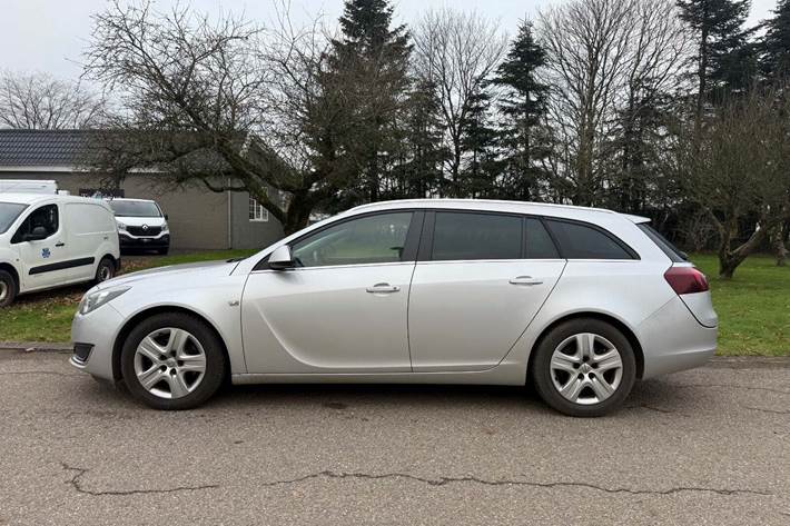 Sort Opel Insignia fra 2014