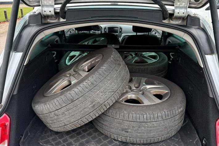 Sort Opel Insignia fra 2014