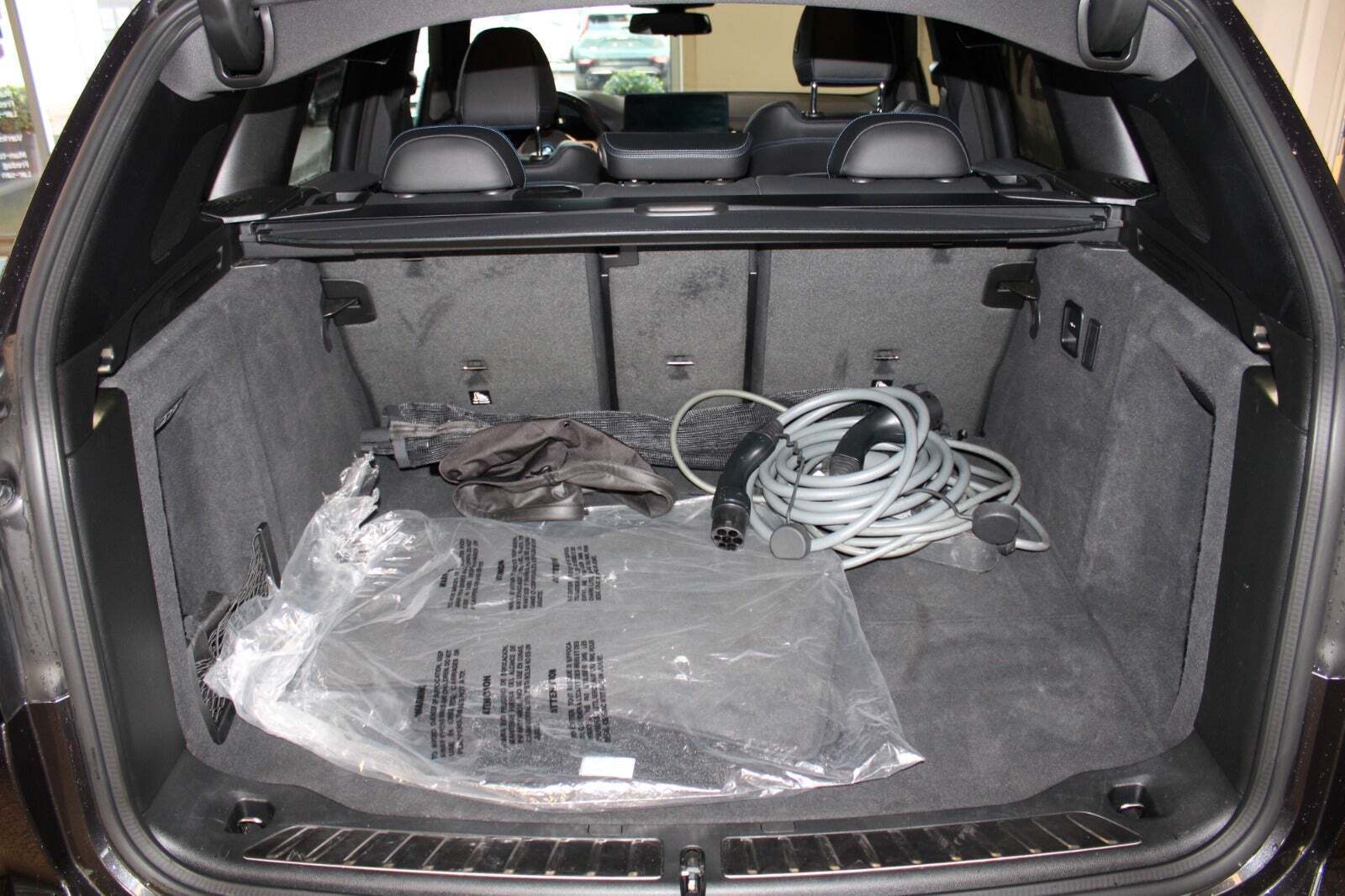 Grå BMW iX3 fra 2023