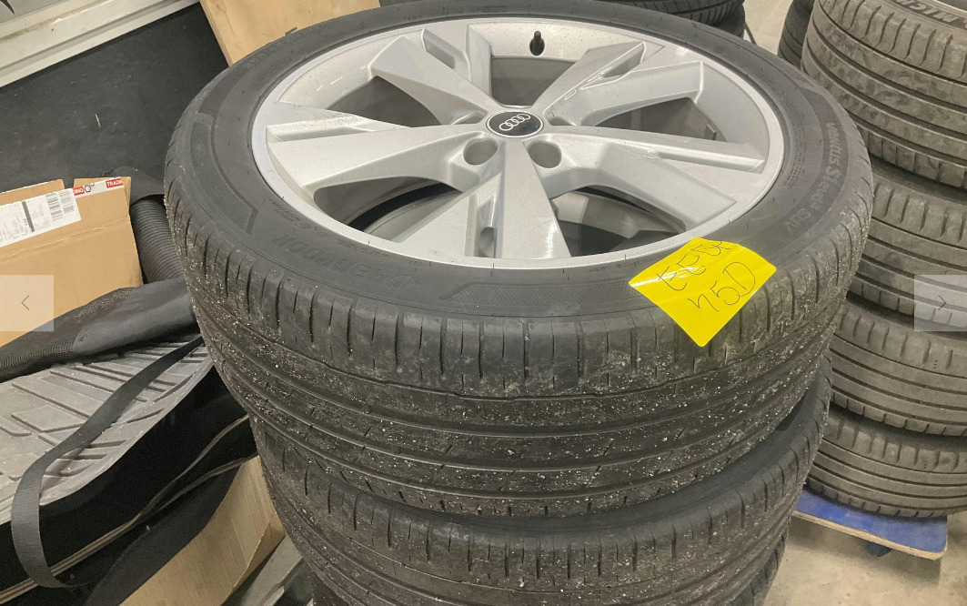 Grå Audi Q4 e-tron fra 2022