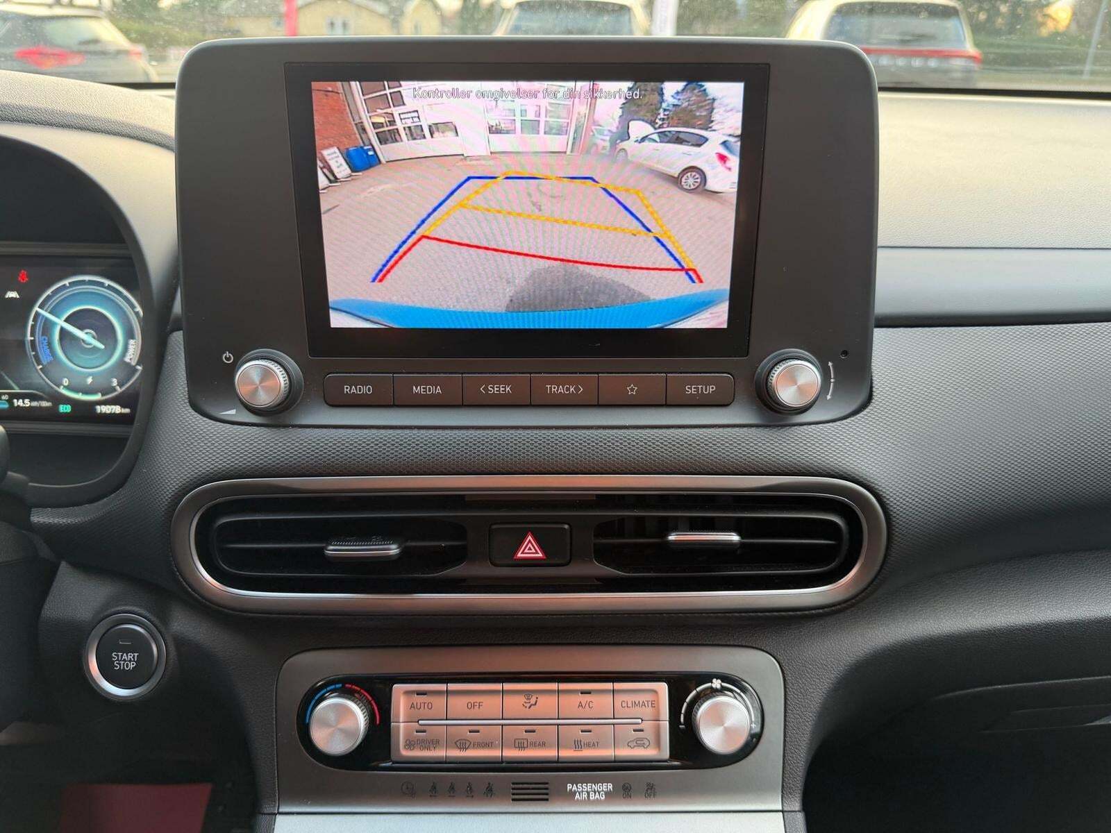 Blå Hyundai Kona fra 2022