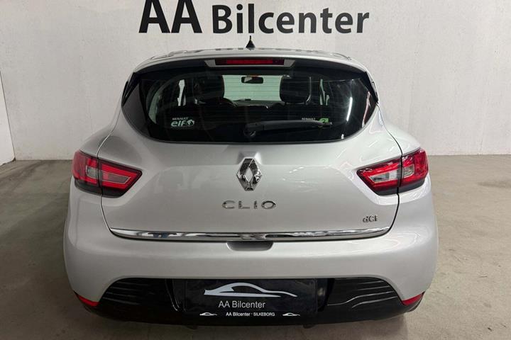 Sølv Renault Clio IV fra 2014