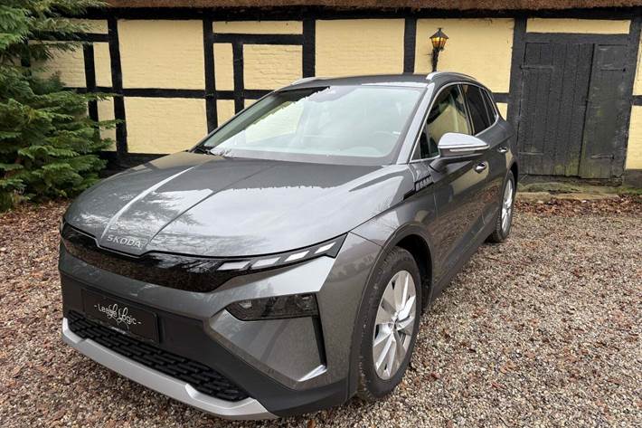 Grå Skoda Elroq fra 2025 set udefra