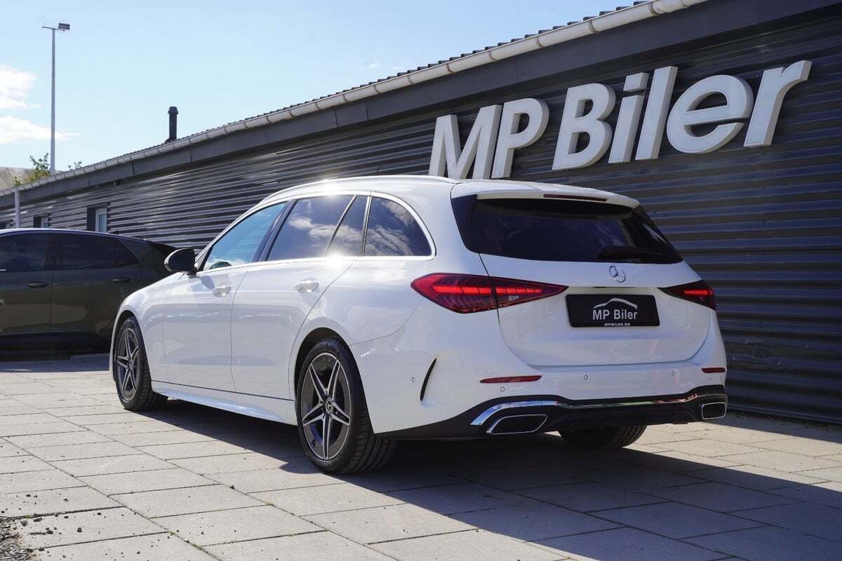 Hvid Mercedes C300 fra 2023