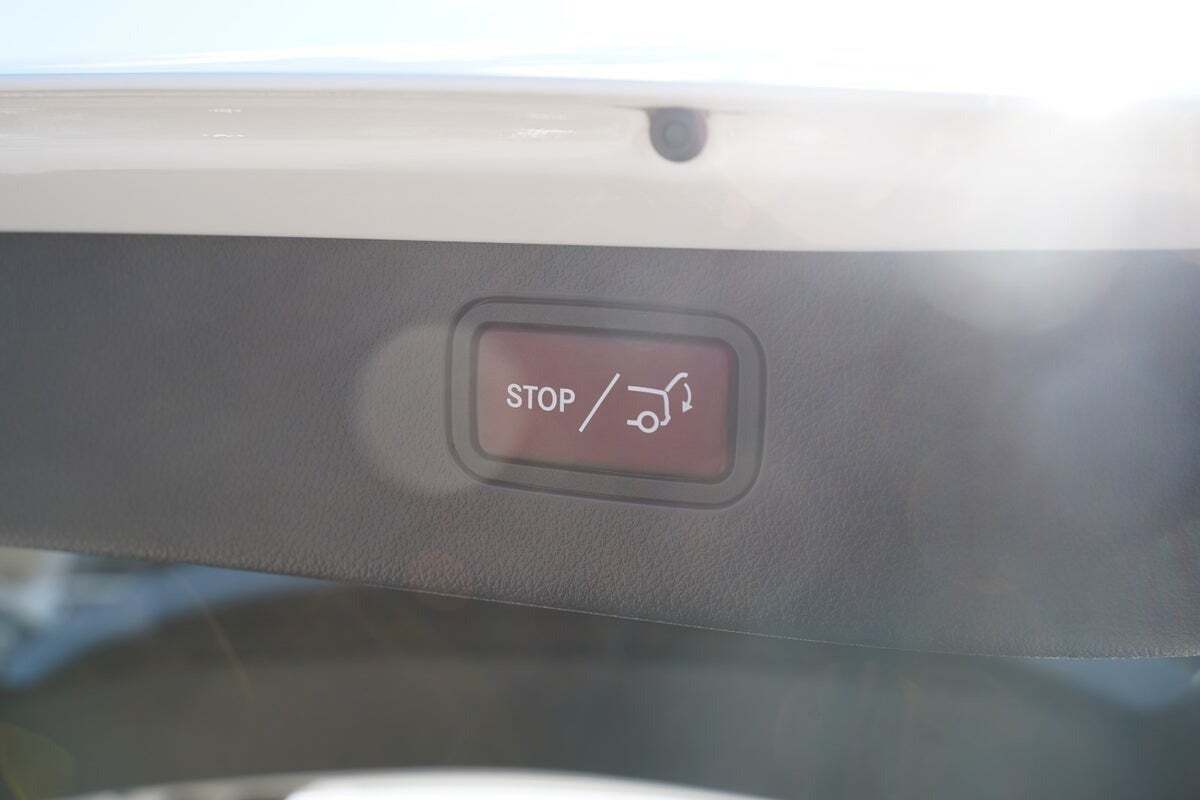 Hvid Mercedes C300 fra 2023
