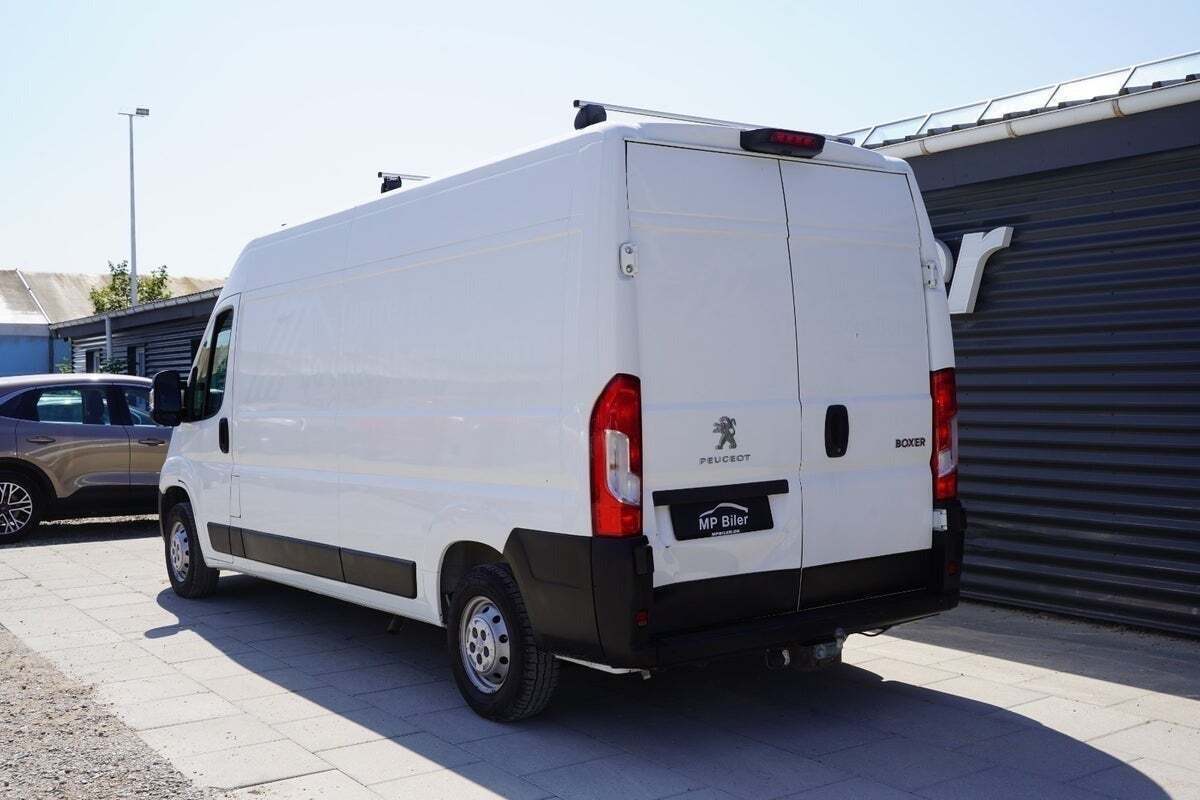 Hvid Peugeot Boxer 335 fra 2021
