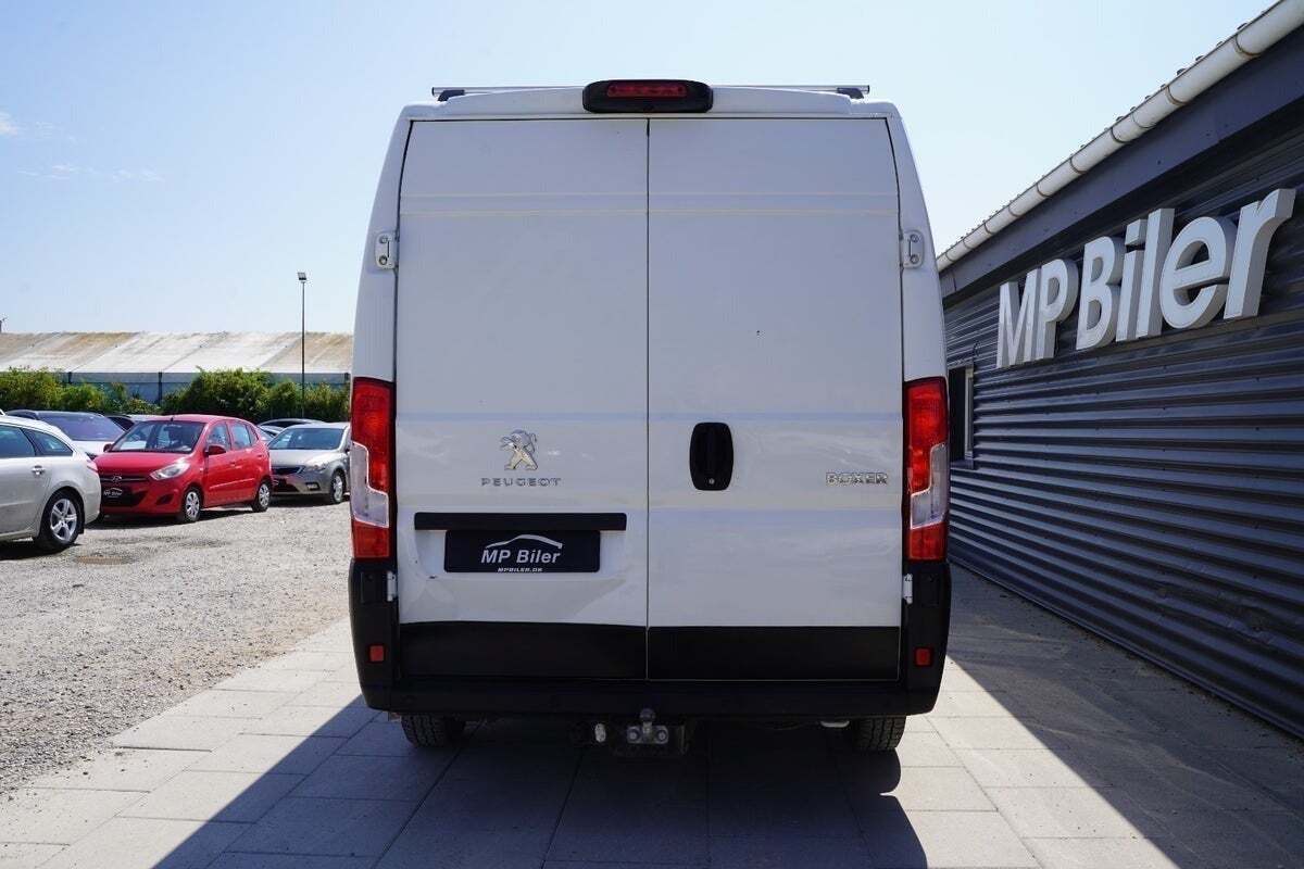 Hvid Peugeot Boxer 335 fra 2021
