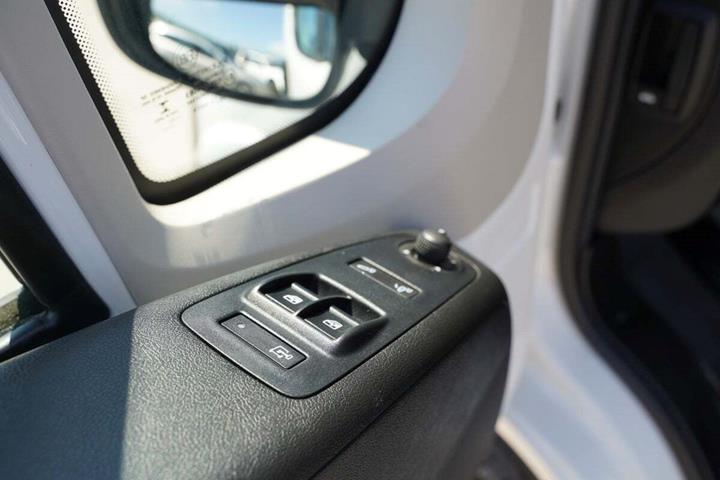Hvid Peugeot Boxer 335 fra 2021
