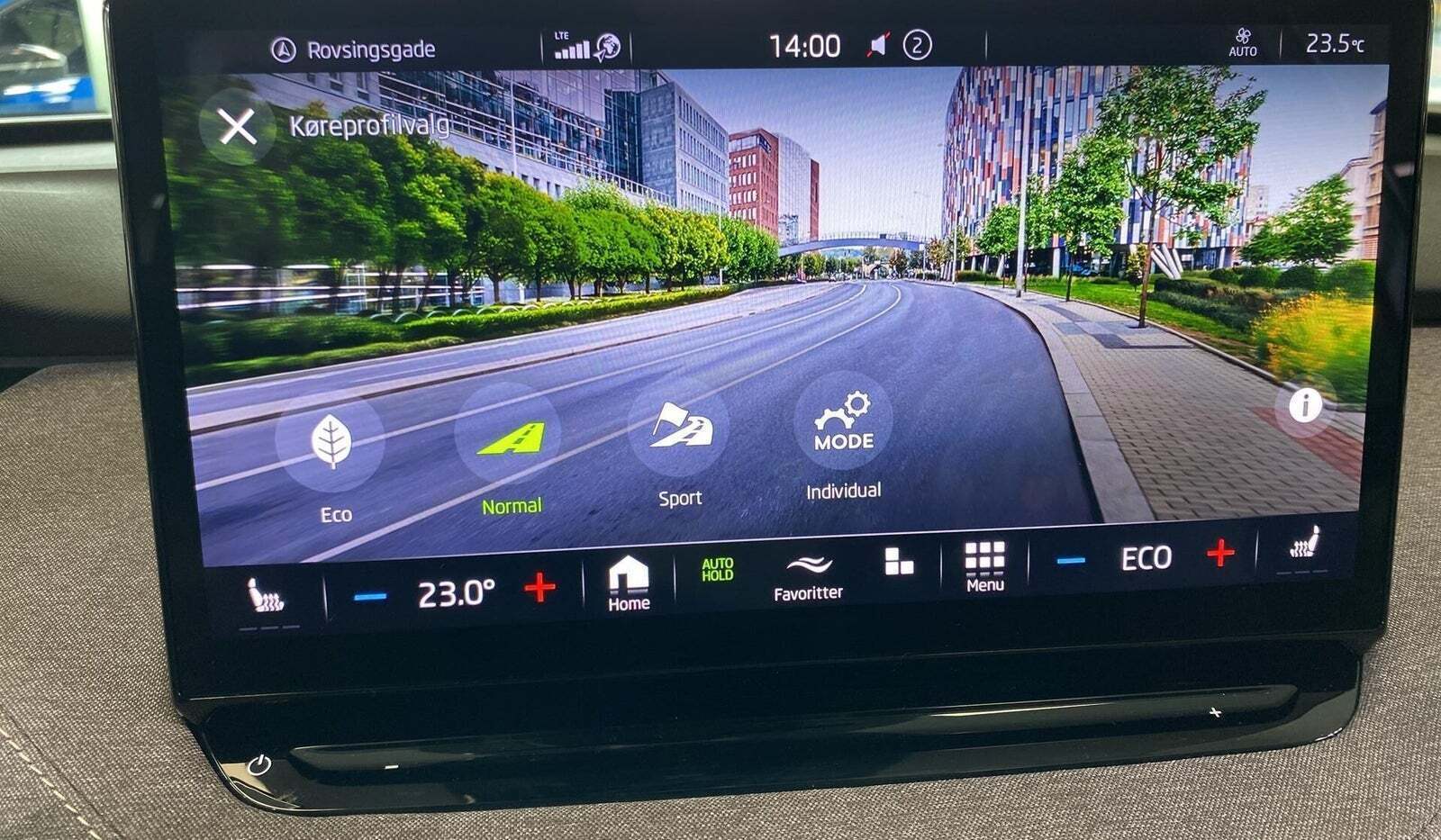 Hvid Skoda Enyaq fra 2021