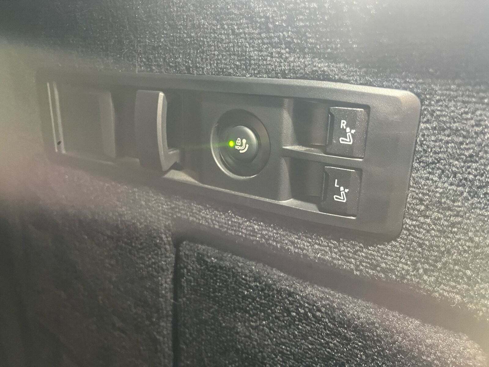 Grå BMW iX fra 2023