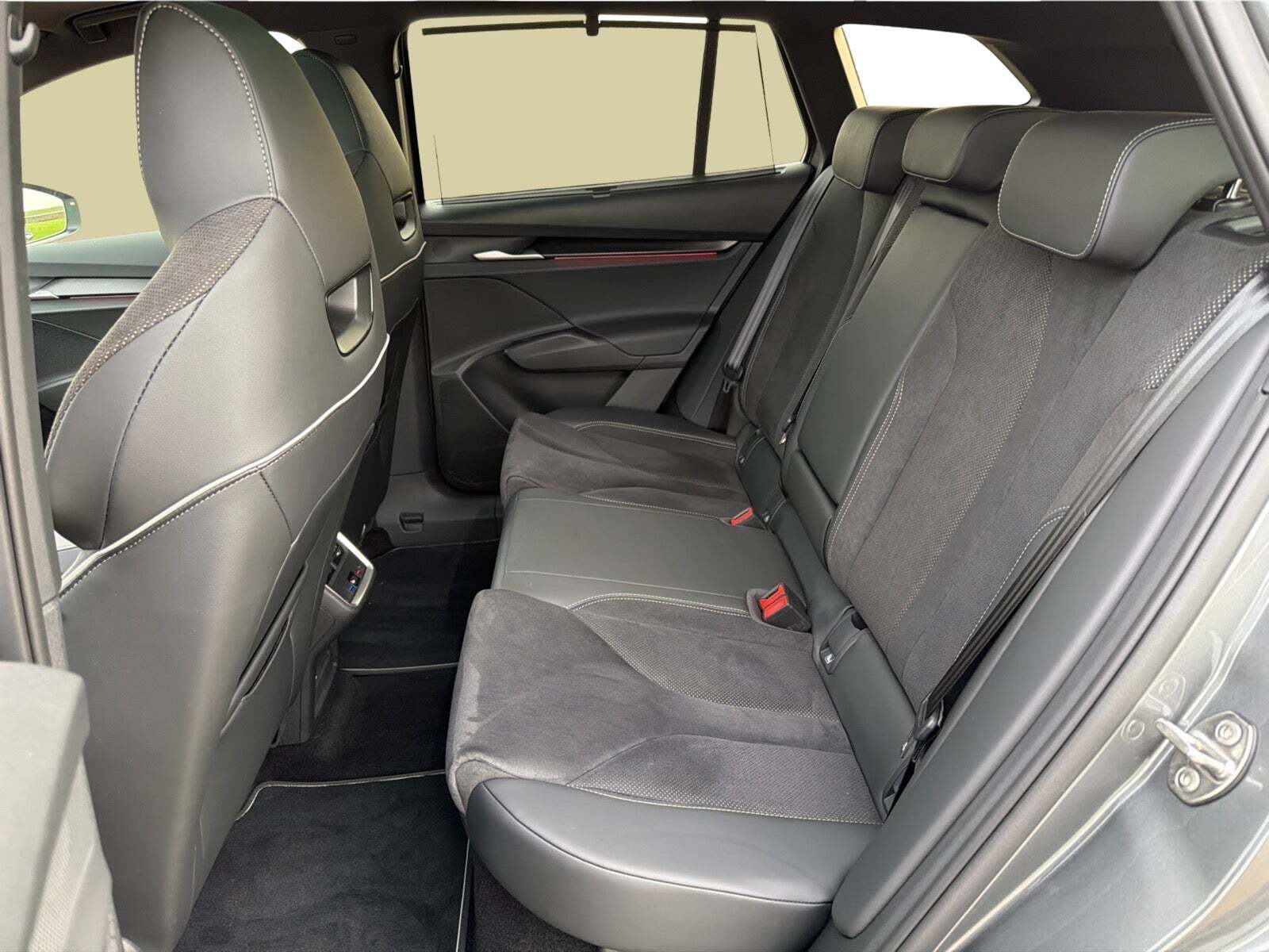 Grå Skoda Enyaq fra 2026