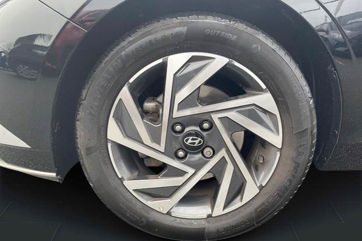 Sort Hyundai i20 fra 2024