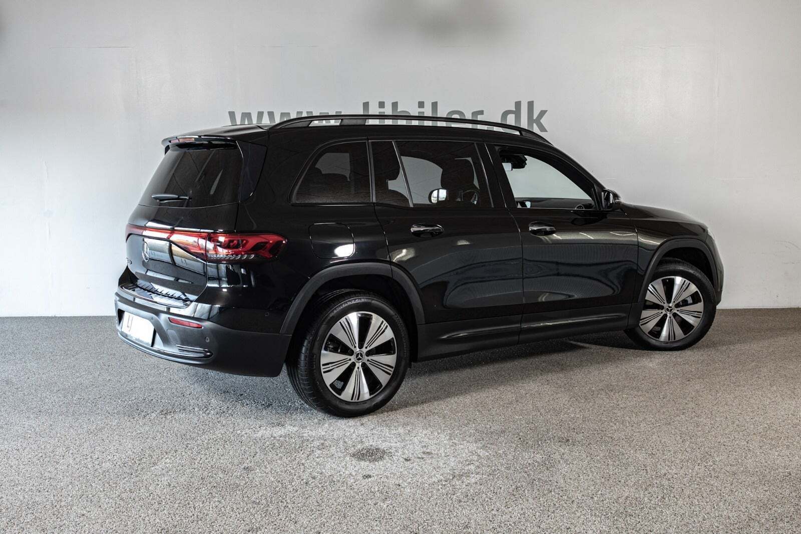 Sort Mercedes EQB250+ fra 2023