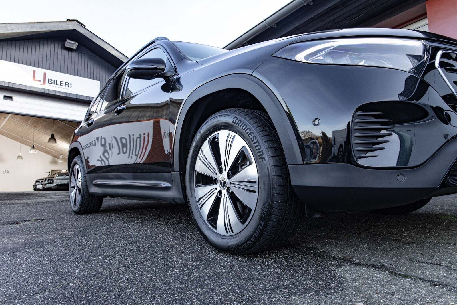 Sort Mercedes EQB250+ fra 2023