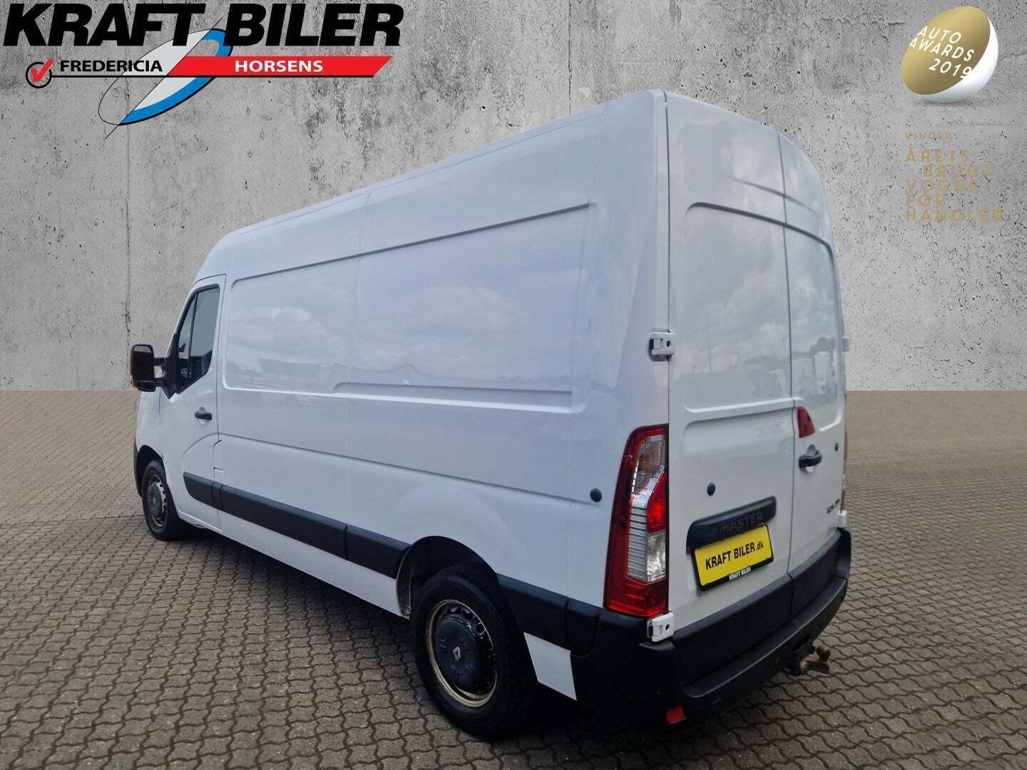 Hvid Renault Master IV T33 fra 2019 set udefra