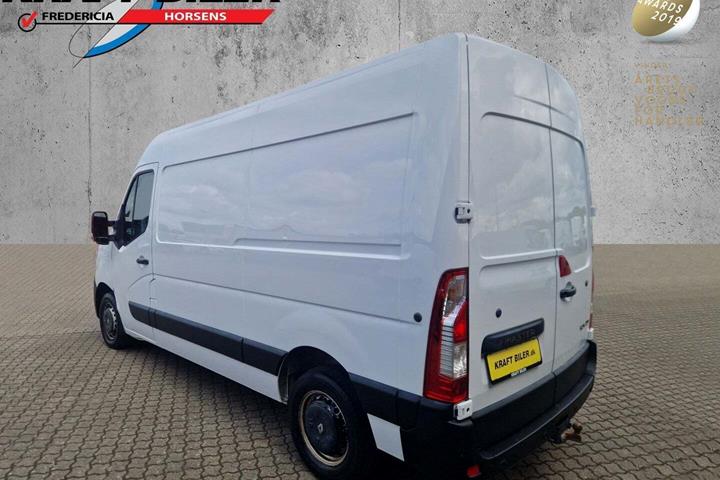 Hvid Renault Master IV T33 fra 2019 set udefra