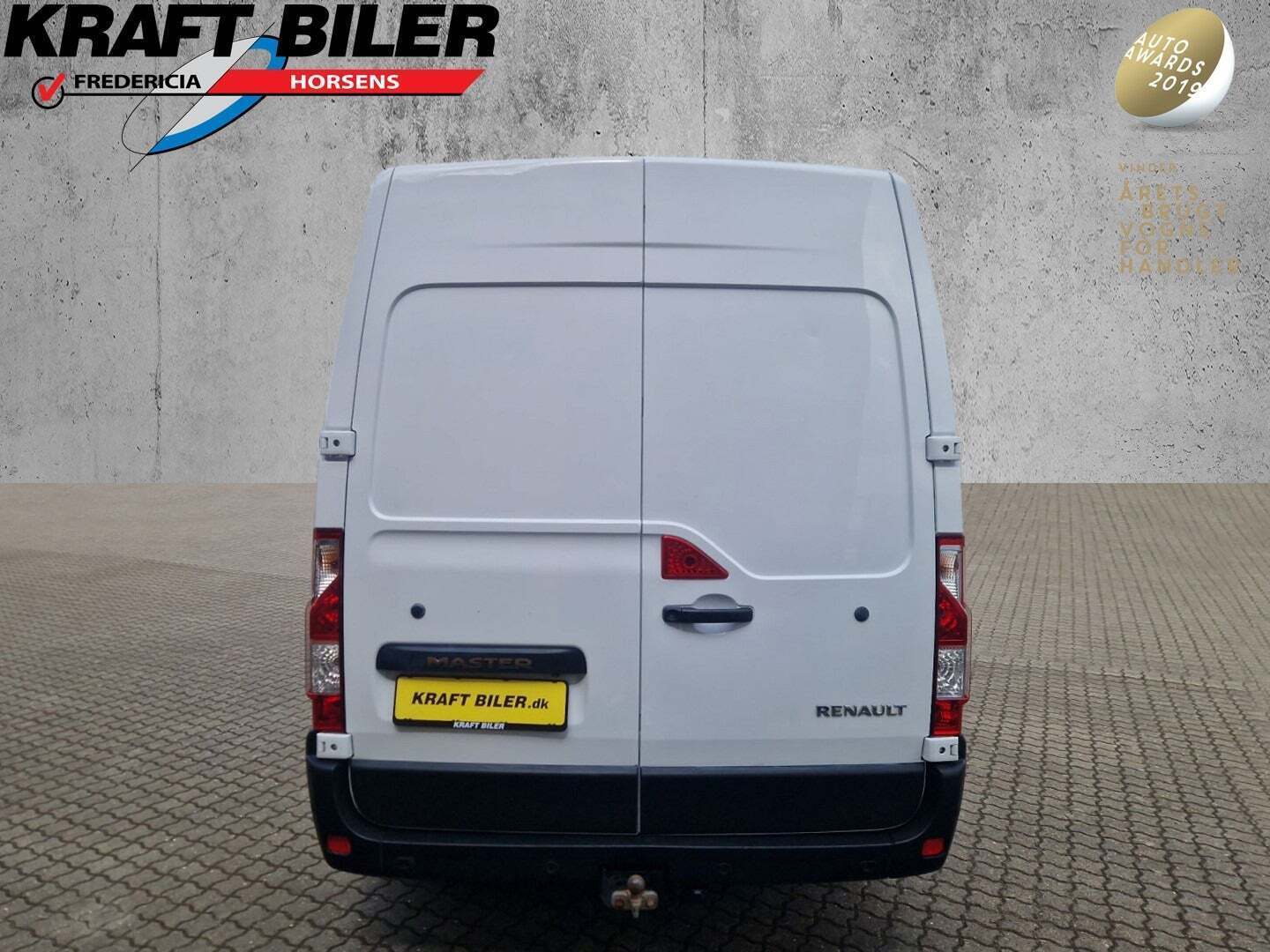 Hvid Renault Master IV T33 fra 2019 set udefra