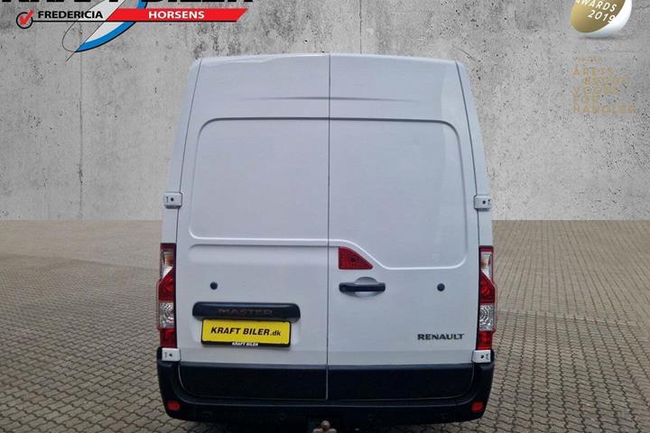 Hvid Renault Master IV T33 fra 2019 set udefra