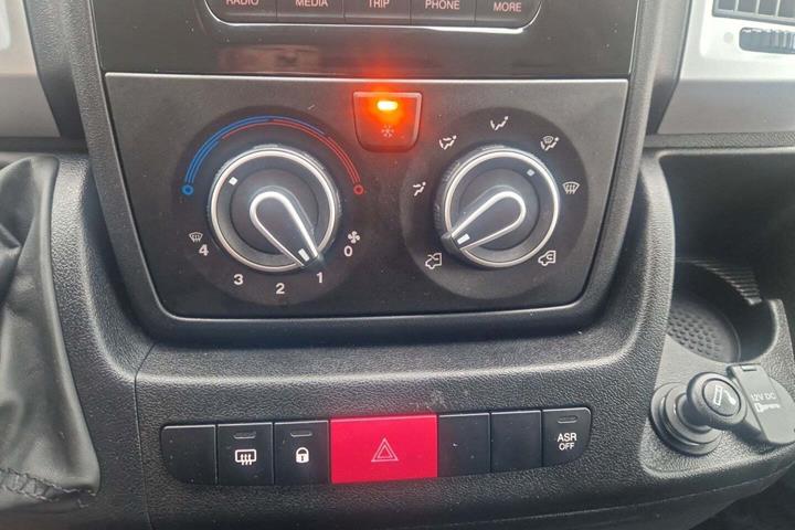Hvid Renault Master IV T33 fra 2019