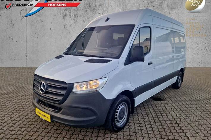 Hvid Mercedes Sprinter 314 fra 2020 set udefra