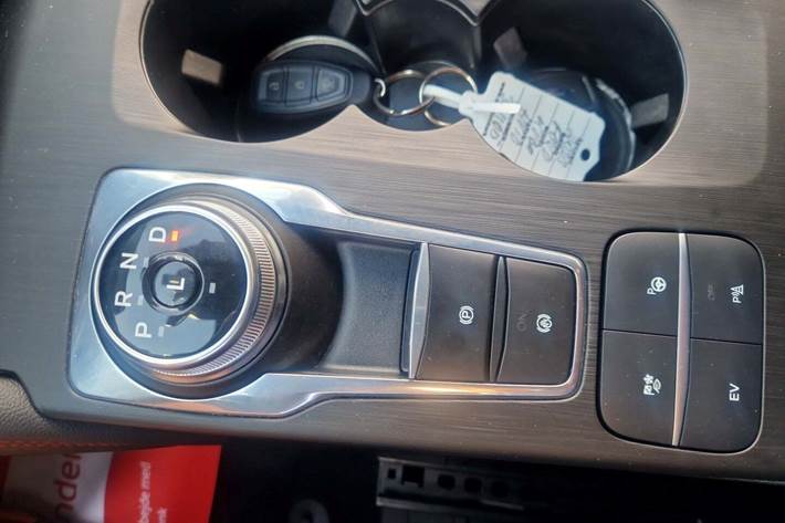 Hvid Ford Kuga fra 2023