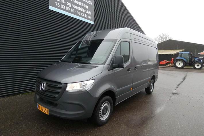 Grå Mercedes Sprinter 317 fra 2025