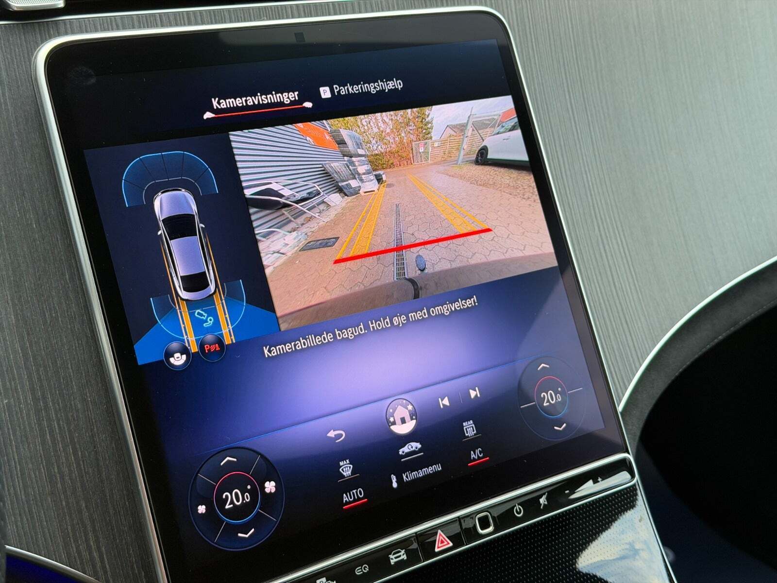 Grå Mercedes EQE350+ fra 2024