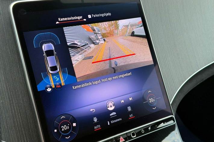 Grå Mercedes EQE350+ fra 2024