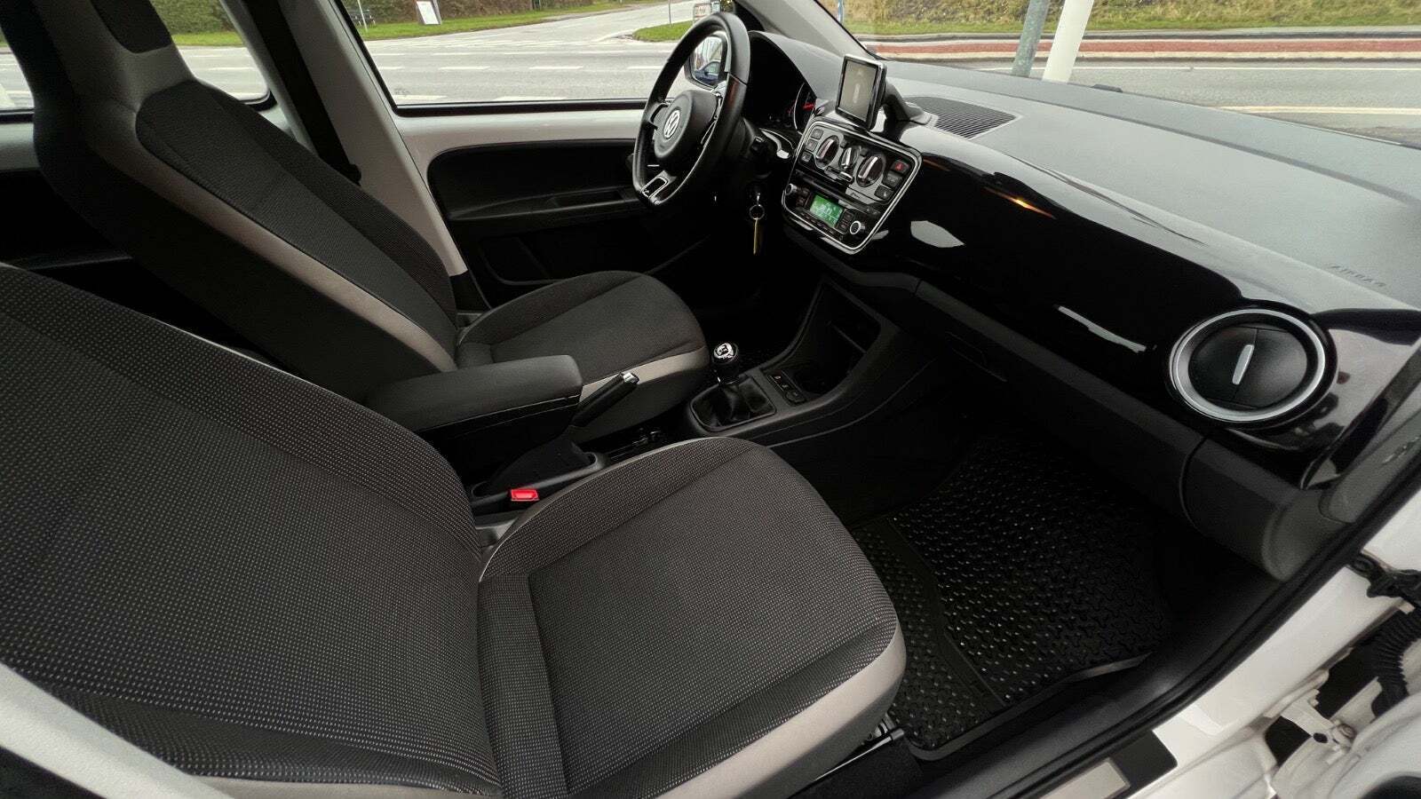 Hvid VW UP! fra 2016